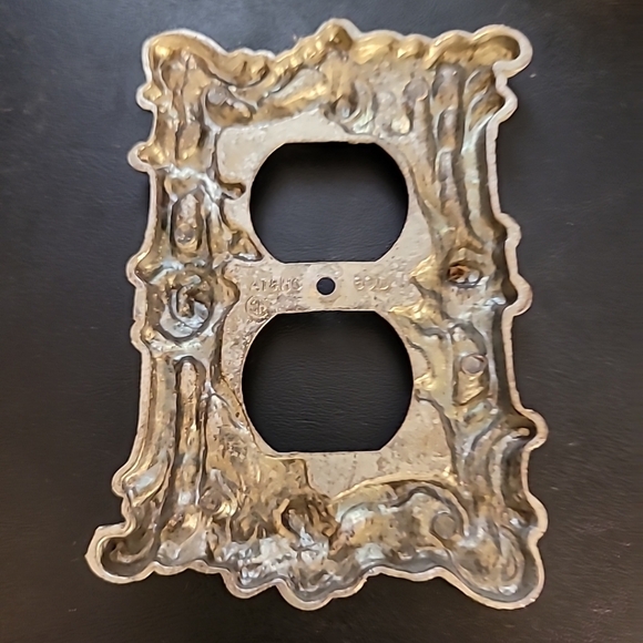 Vintage American Tack & Hardware 60D BrassRose Outlet Receptacle Plate Cover - Picture 2 of 3